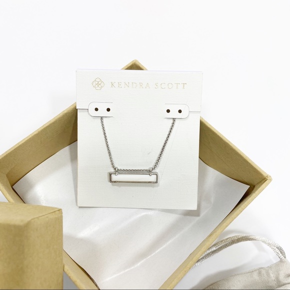 Kendra Scott Leonor Rhodium Pearl necklace - Picture 2 of 6